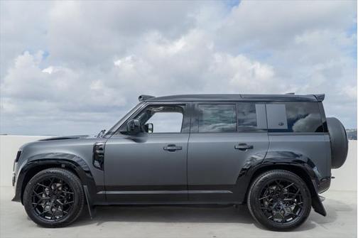 2025 Land Rover Defender 110 V8