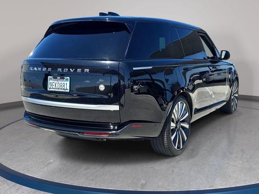 Ligurian Black SV Bespoke Ultra Metallic Sat 2023 Land Rover Range Rover SV