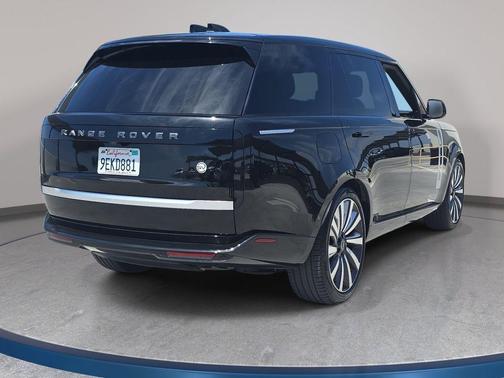Ligurian Black SV Bespoke Ultra Metallic Sat 2023 Land Rover Range Rover SV