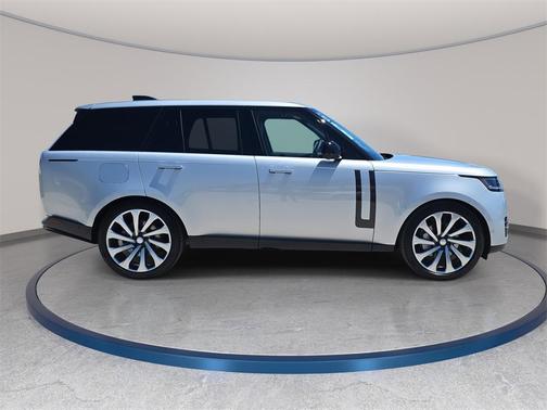 2025 Land Rover Range Rover SE
