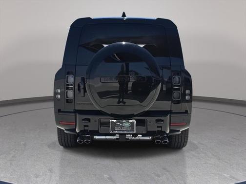 2025 Land Rover Defender V8