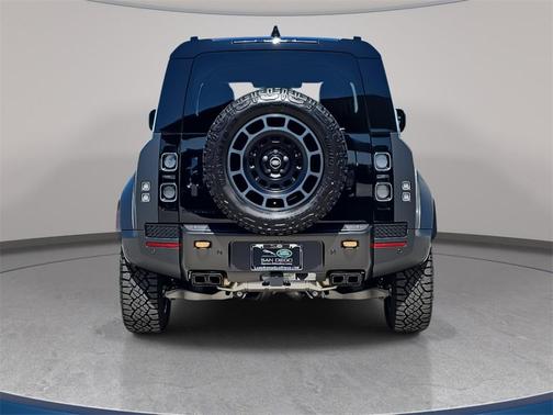 2025 Land Rover Defender V8