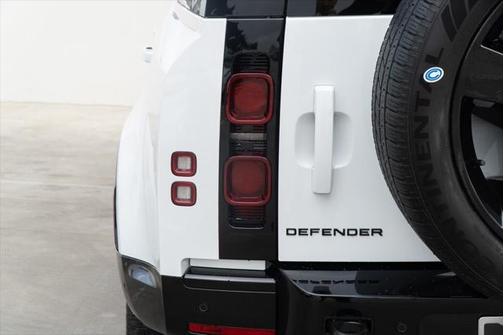 2025 Land Rover Defender X-Dynamic SE