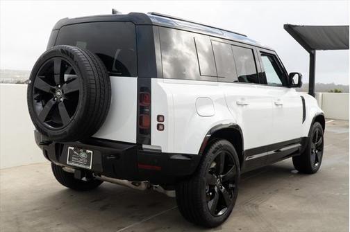 2025 Land Rover Defender X-Dynamic SE