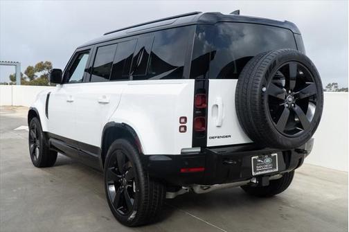 2025 Land Rover Defender X-Dynamic SE