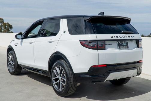 Fuji White 2025 Land Rover Discovery Sport SE