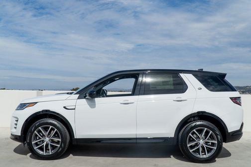 Fuji White 2025 Land Rover Discovery Sport SE