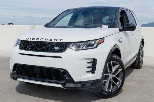 Fuji White 2025 Land Rover Discovery Sport SE