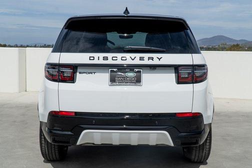 Fuji White 2025 Land Rover Discovery Sport SE