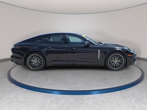 2022 Porsche Panamera Platinum Edition