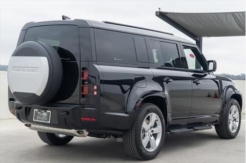 2025 Land Rover Defender X-Dynamic SE