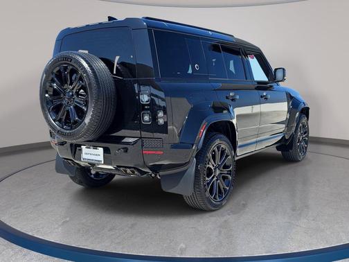Narvik Black 2026 Land Rover Defender OCTA Black