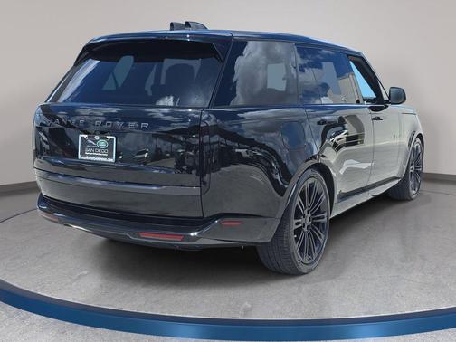 Santorini Black 2026 Land Rover Range Rover SE