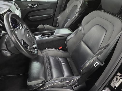 2021 Volvo XC60 Recharge Plug-In Hybrid T8 R-Design