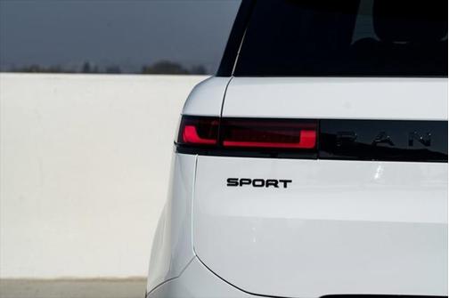 2025 Land Rover Range Rover Sport SE