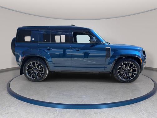 2026 Land Rover Defender 110 V8