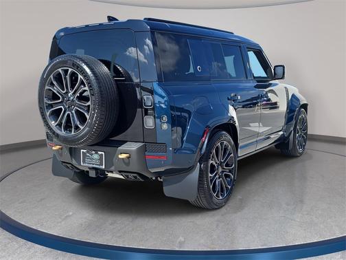 2026 Land Rover Defender 110 V8