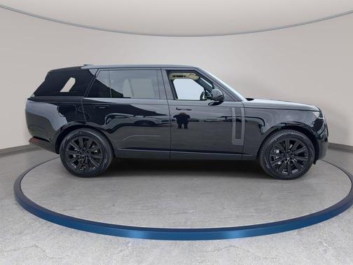 Santorini Black 2026 Land Rover Range Rover SE