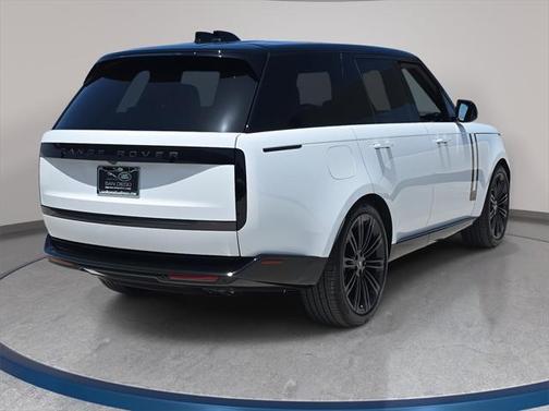 2025 Land Rover Range Rover SE