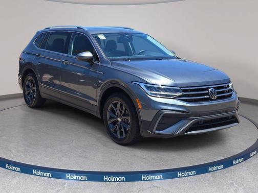 Platinum Gray Metallic 2022 Volkswagen Tiguan 2.0T SE