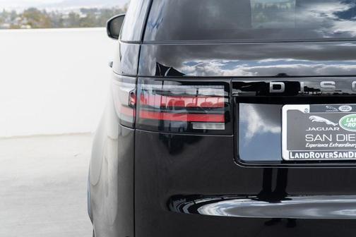 2025 Land Rover Discovery Dynamic SE