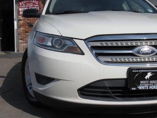 2010 Ford Taurus SE