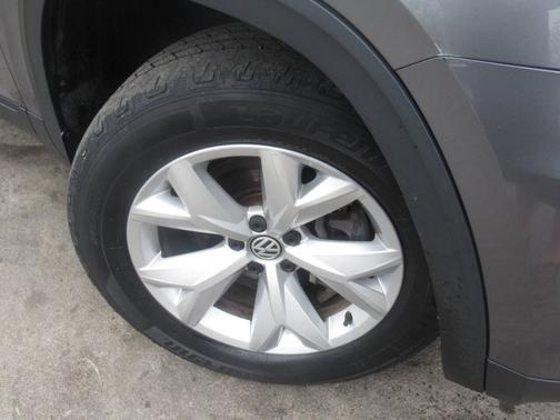 Platinum Gray Metallic 2018 Volkswagen Atlas 3.6L SE w/Technology