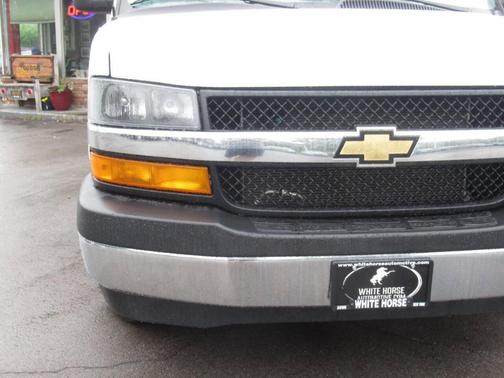 Summit White 2025 Chevrolet Express 3500 LT