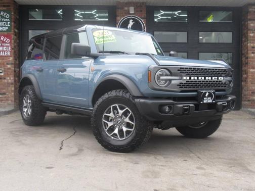 Azure / Gray Metallic 2025 Ford Bronco Badlands