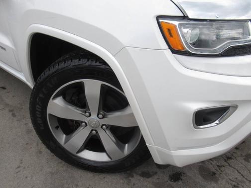 Pearl White 2016 Jeep Grand Cherokee Overland