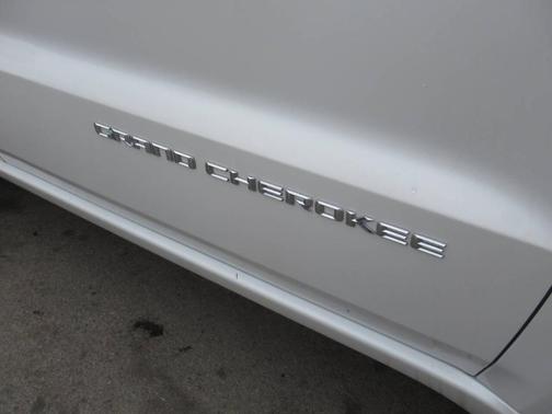 Pearl White 2016 Jeep Grand Cherokee Overland