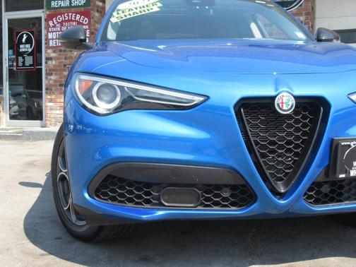 2021 Alfa Romeo Stelvio Base