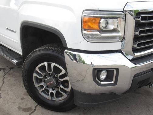 Summit White 2017 GMC Sierra 2500 SLE