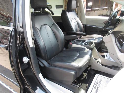 2019 Chrysler Pacifica Touring-L