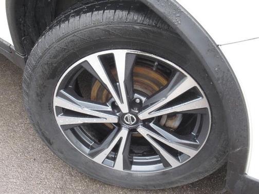 White 2020 Nissan Rogue SV