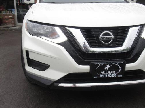 White 2020 Nissan Rogue SV