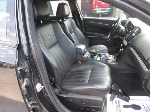 Gloss Black 2018 Chrysler 300 S