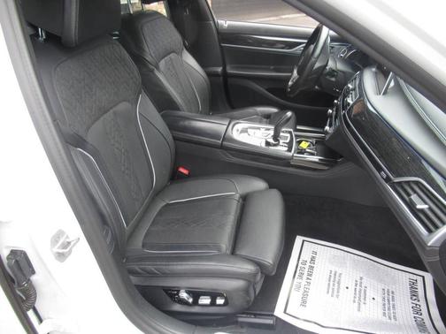 Alpine White 2021 BMW 750 i xDrive