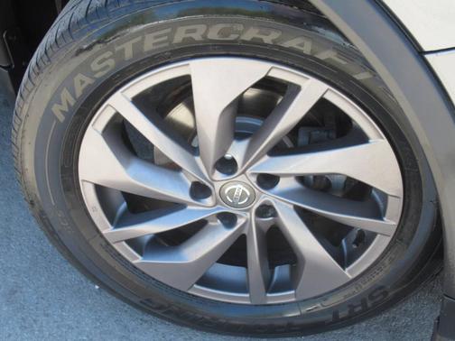 Gun Metallic 2016 Nissan Rogue SL