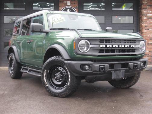 Eruption Green Metallic 2023 Ford Bronco