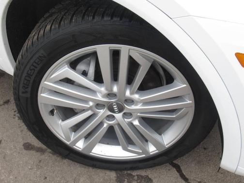 2020 Audi Q5 40 Premium Plus