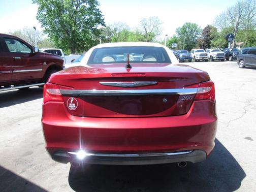 2011 Chrysler 200 Touring