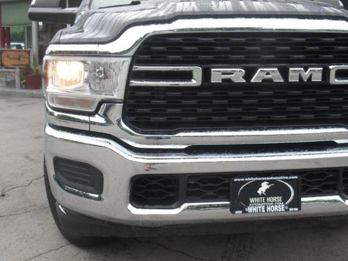 Brilliant Black Crystal Pearlcoat 2022 RAM 2500 Big Horn