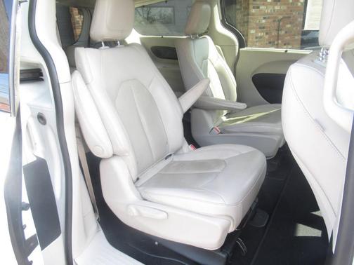 Bright White 2021 Chrysler Pacifica Hybrid Touring L