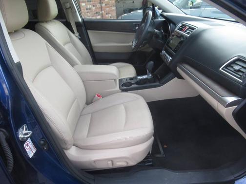 Lapis Blue Pearl 2017 Subaru Outback 3.6R Limited