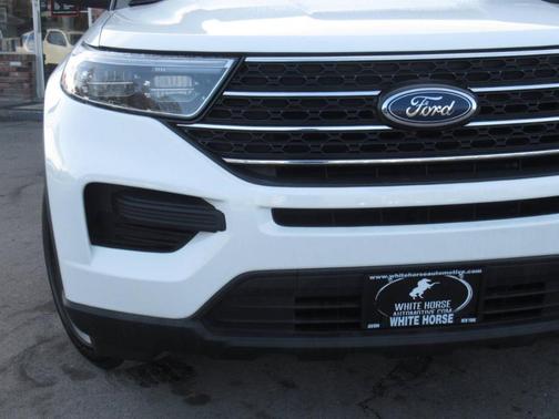 Star White 2022 Ford Explorer XLT