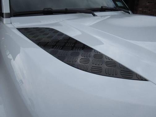 2025 Land Rover Defender P300