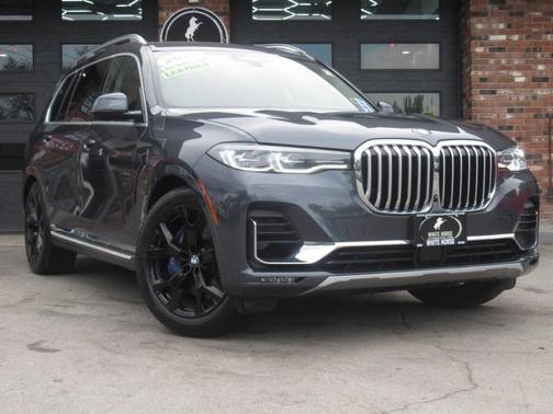 Metallic 2022 BMW X7 xDrive40i