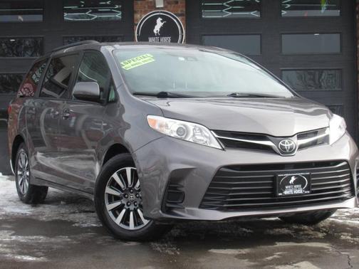 2020 Toyota Sienna LE