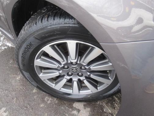 2020 Toyota Sienna LE